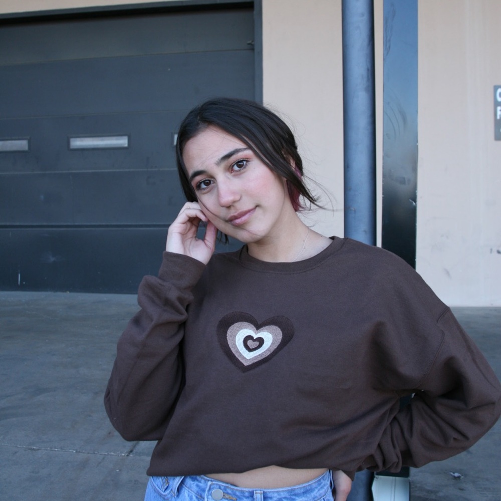 Latte heart crewneck embroidered trendy
